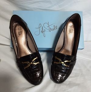 Life Stride Brown Pumps